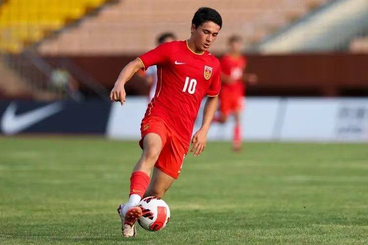 趣体育 -包含转会期体能课后,新疆广汇回应争议备战中超,媒体盛赞,更衣室氛围转暖的词条